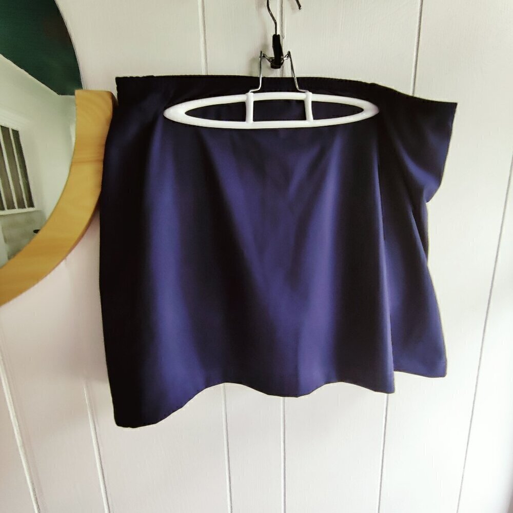 Adidas Navy Blue Skort. Poly/Span Material,Well constructed.Tennis ready! SzXL